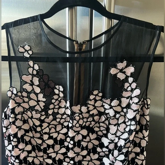 Women’s NEW NEVER WORN DRESS - Picture 2 of 9